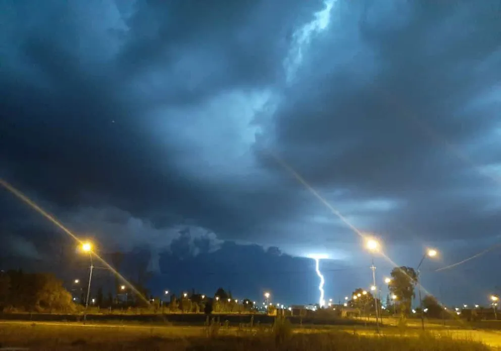 Alerta por fuertes tormentas en Roca y alrededores