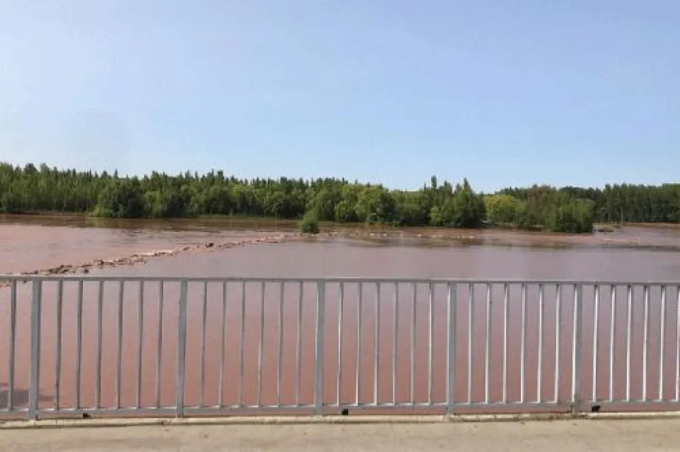Atención: La elevada turbiedad en el río Negro ya afectó el suministro en el Valle