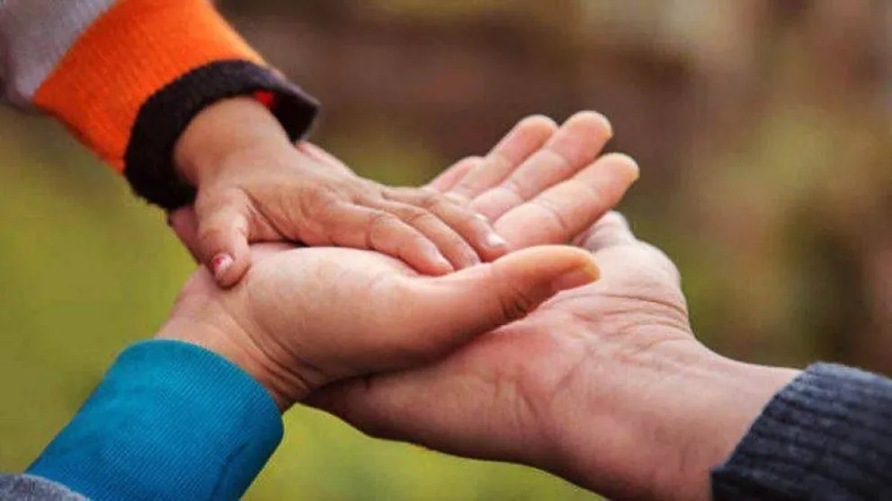 Un bebé de 4 meses y dos hermanitos de un año buscan una familia solidaria 