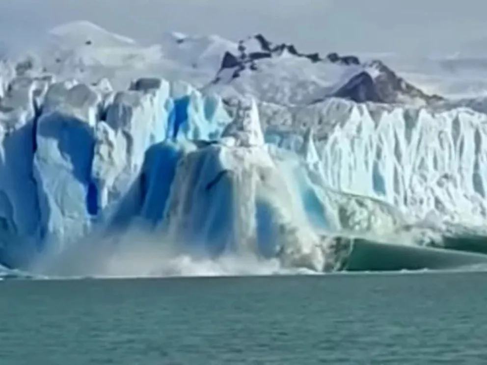 Mirá el impresionante desprendimiento de base en el Glaciar Perito ...