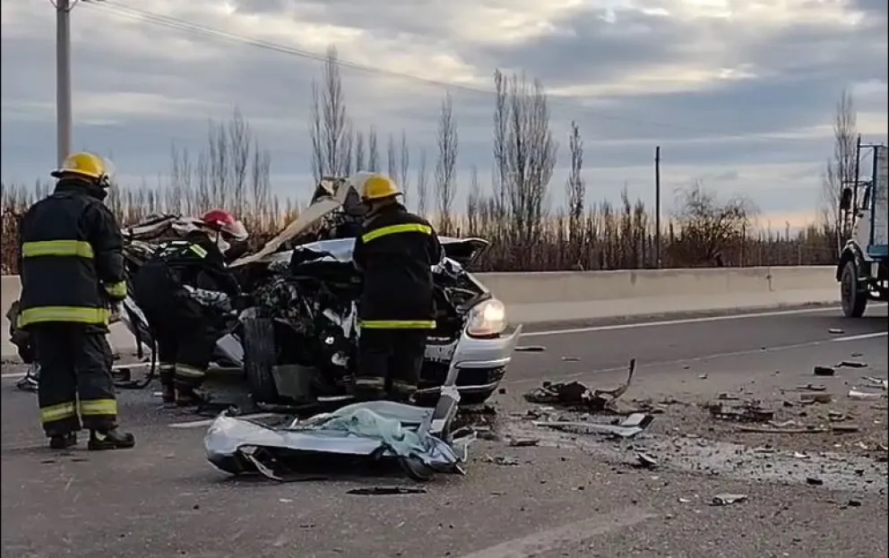 Siniestro fatal: chocó un camión detenido en la Ruta 22