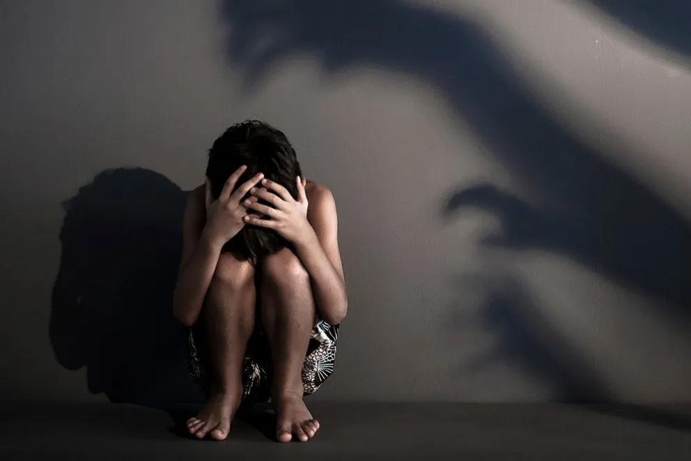 Declaran culpable al hombre que abusaba de su hijastra cuando debía cuidarla