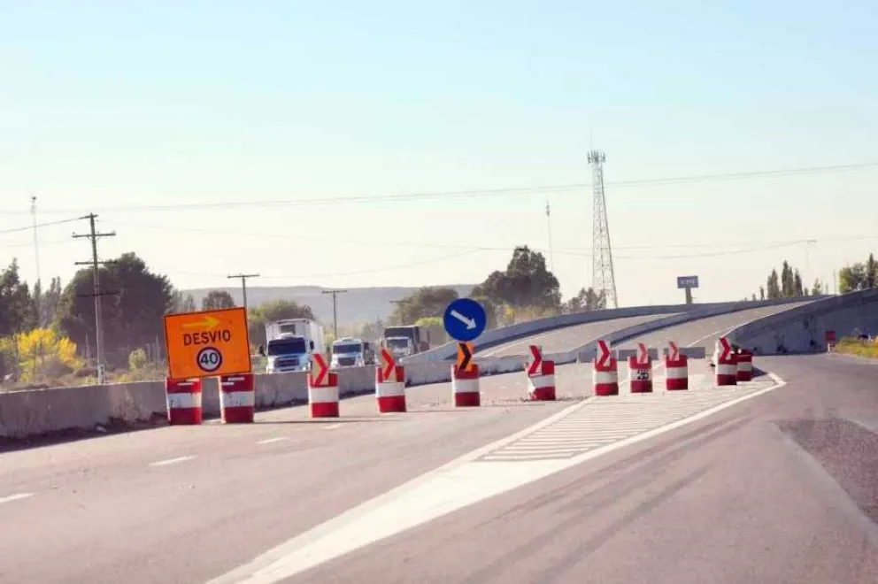 Un joven se encuentra grave tras perder el control de su moto en Ruta 22 