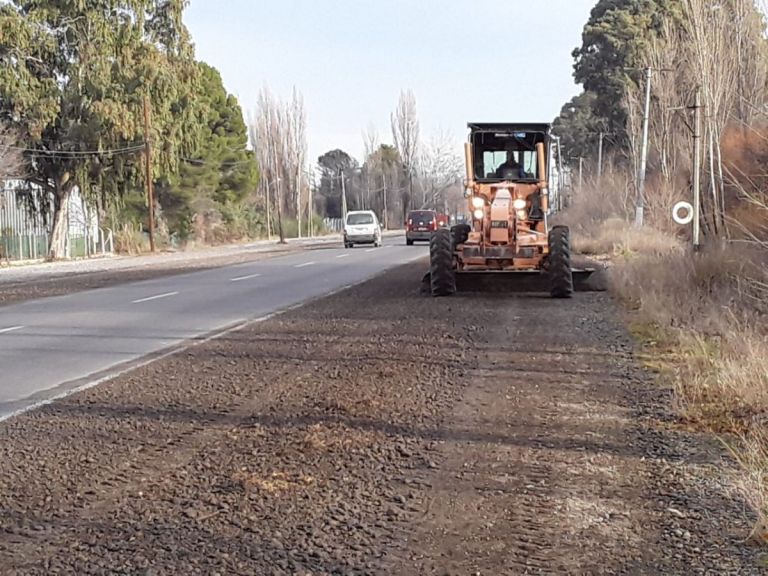 Se mejoraron banquinas y accesos de la Ruta 22 en Roca | ANR